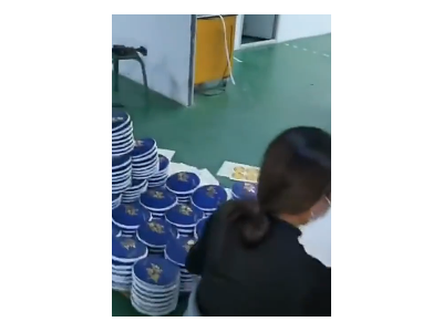 普洱生茶 云南勐海 刮风寨浓香357克普洱茶饼 送长辈普洱茶礼盒装图3