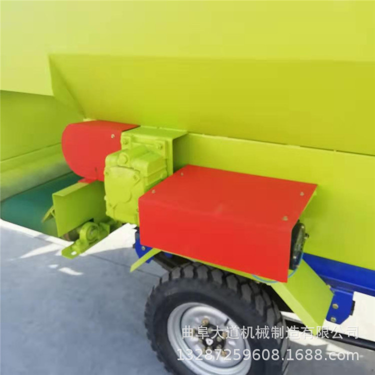 小型电动喂料车