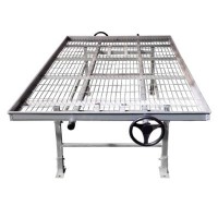 移动苗床网网格为130㎜×30㎜（长×宽），热镀锌材料