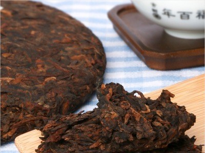 布朗山普洱茶古树茶熟茶饼茶叶2017年头春茶200g后福百年直销批发图3
