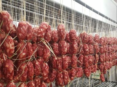 厂家批发猪肉腌制美味腊肠5kg 广式腊味香肠家庭快餐店煲仔饭腊肠图2