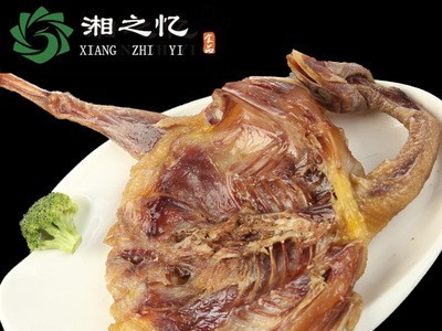 湖北特产风干腊鸡咸鸡风吹老母鸡腊味整只散装1.5斤腌腊食品厂家图2