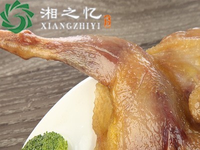 湖北特产风干腊鸡咸鸡风吹老母鸡腊味整只散装1.5斤腌腊食品厂家图4