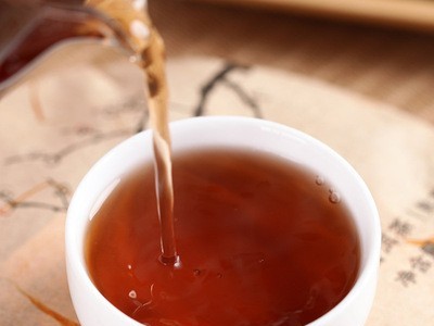 厂家直销 批发勐库金针贡饼 普洱茶熟茶饼茶357g 勐海七子饼图5