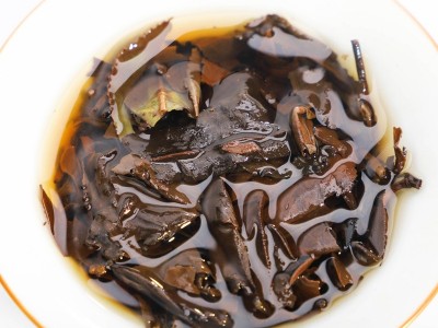 2016年福鼎珍藏寿眉白茶饼 毫香浓郁350克贡眉饼 茶叶厂家可定制图5