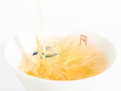 2016年福鼎珍藏寿眉白茶饼 毫香浓郁350克贡眉饼 茶叶厂家批发图3