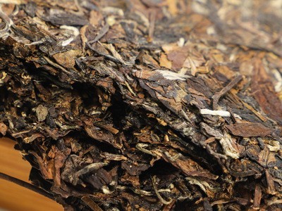 2016年福鼎珍藏寿眉白茶饼 毫香浓郁350克贡眉饼 茶叶厂家批发图2
