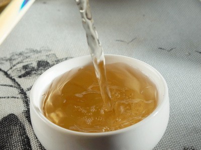 批发云南白茶茶饼 白毫银针茶饼 357克 高山白茶 全芽头一口料图5