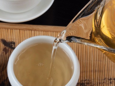 批发云南白茶茶饼 白毫银针小饼100克 纯芽头高山茶 里外一口料图2