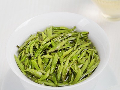2021新茶 明前头采福鼎白茶荒野白毫银针陶瓷礼盒装300g茶叶批发图5