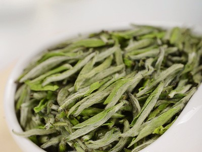 2021新茶 明前头采福鼎白茶荒野白毫银针陶瓷礼盒装300g茶叶批发图3