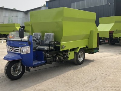 小型牛舍撒料车不同尺寸饲喂车出料高度订做撒料车价格图2