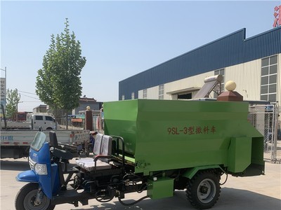 奶牛场饲料撒料车 饲料自动喂养机 三轮自走撒料车图4