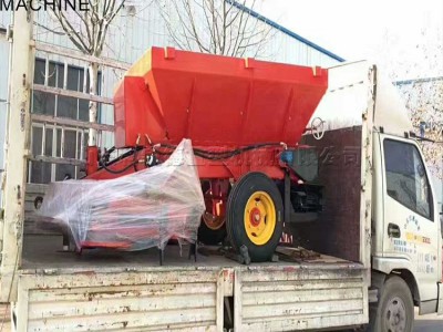 新款电动三轮撒料车 牲畜牛羊自动喂料机 饲料喂料车图2