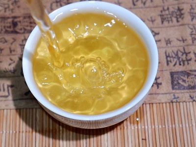 云南普洱茶一号定制普洱茶生茶紧压茶357g茶饼厂家直销定制加工茶图4