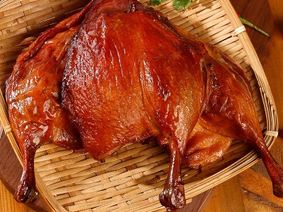 腊味鸭腿农家散养肉鸭子 批发商超烟熏腊鸭腿 湖南特产腌制咸鸭腿图4