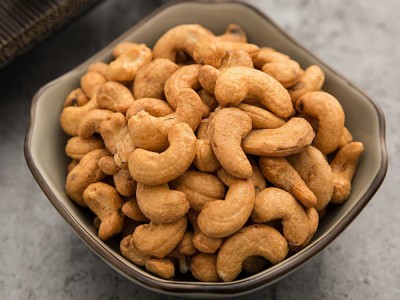 厂家现货永鹏牌淮盐腰果零食坚果新款盐焗味淮盐炭烤腰果散装批发图2
