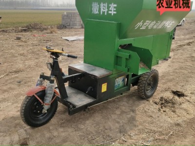 柴油三轮撒料车 养殖场自动投料饲料电动撒料车 养殖三轮撒料车图2