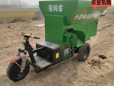 柴油三轮撒料车 养殖场自动投料饲料电动撒料车 养殖三轮撒料车图3
