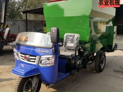 柴油三轮撒料车 养殖场自动投料饲料电动撒料车 养殖三轮撒料车图4