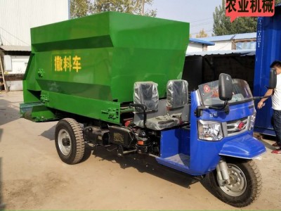 柴油三轮撒料车 养殖场自动投料饲料电动撒料车 养殖三轮撒料车图5