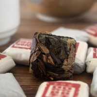 郑三品福鼎白茶荒野陈年小茶砖 小龙珠小沱茶龙珠球枣香老白茶