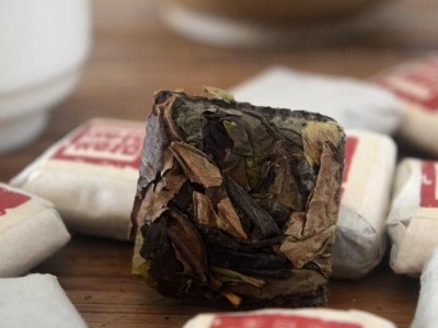 郑三品福鼎白茶荒野陈年小茶砖 小龙珠小沱茶龙珠球枣香老白茶图2