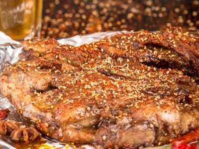 批发风味小吃整个鸡架油炸小吃鸡架调理腌制冷冻半成品鸡架批发图5