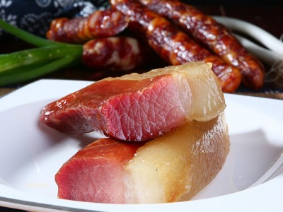 厂家供应云南农家干制麻辣腊肉猪后腿肉麻辣味腊肉袋装后腿腊肉图2