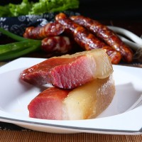 厂家供应云南农家干制麻辣腊肉猪后腿肉麻辣味腊肉袋装后腿腊肉