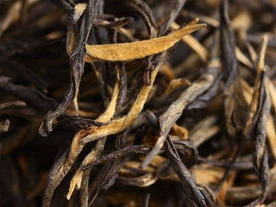 批发云南凤庆滇红茶 经典58原料 松针一芽一叶 理条直条红茶图2