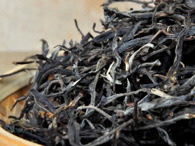 产地货源 云南普洱茶 生茶散茶 2022明前大树春 散料批发图3