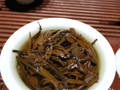 2020春曼松王子山红茶易武古树红茶大树高杆普洱茶传统晒青红茶图5