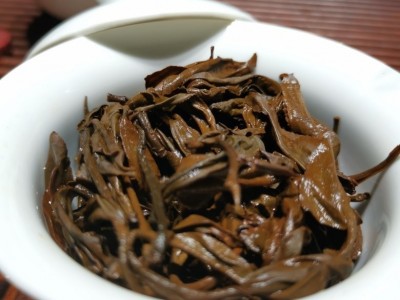 2020春曼松王子山红茶易武古树红茶大树高杆普洱茶传统晒青红茶图2