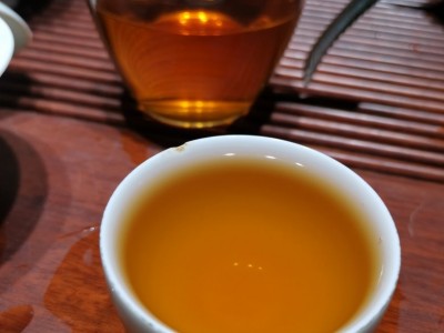 2020春曼松王子山红茶易武古树红茶大树高杆普洱茶传统晒青红茶图4