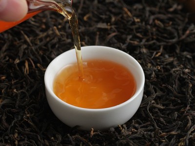 批发 云南凤庆红茶 滇红茶 滇红功夫茶 古树红茶 毛峰 80克盒装图4