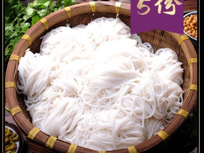 广西桂林原产大米制鲜湿米粉带料包炒粉煮粉英文版出口转内销图2