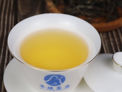 临凤翔 头春懂过老树普洱茶生茶 蜜香花香晒青散毛茶茶饼饼茶原料图4