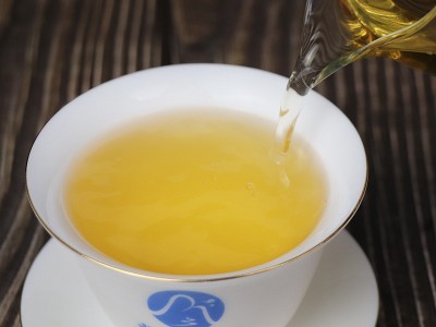 临凤翔 头春懂过老树普洱茶生茶 蜜香花香晒青散毛茶茶饼饼茶原料图3