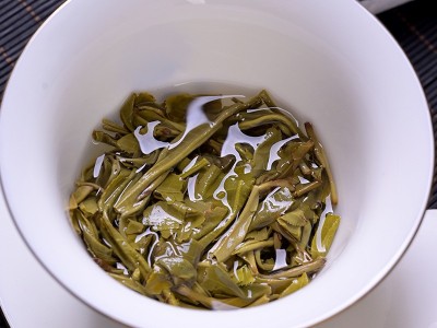 云南半坡茶业头春老树茶业易武普洱茶生茶茶饼厂家现货直供200g饼图4
