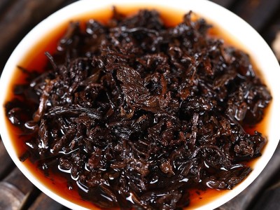 金芽春云南七子饼茶勐海茶区2014年紫印普洱熟茶饼357g陈茶叶批发图4