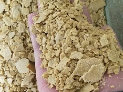 聚鑫农业批发压榨黄豆片饼钓鱼打窝 厂家自产豆饼块牲口动物饲料图4