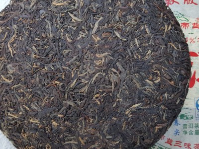 批发云南普洱茶老生茶七子饼红茶叶味道普洱王明前春尖布朗山纯料图4