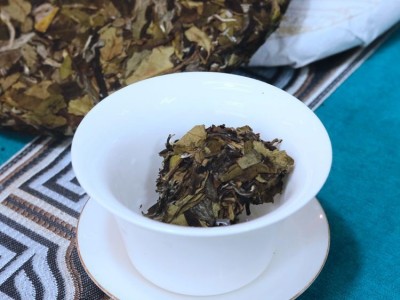 福鼎白茶2022年 高山白牡丹300g白茶茶饼 老白茶茶饼现货批发图3