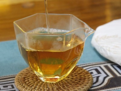 福鼎白茶2022年 高山白牡丹300g白茶茶饼 老白茶茶饼现货批发图4