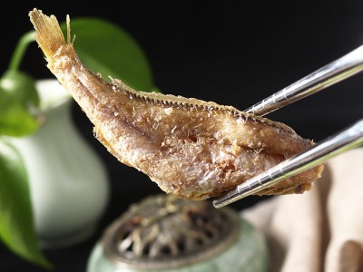 厂家黄鱼酥炭烤香酥小黄鱼干开袋即食零食海鲜干货酥脆小鱼干图3