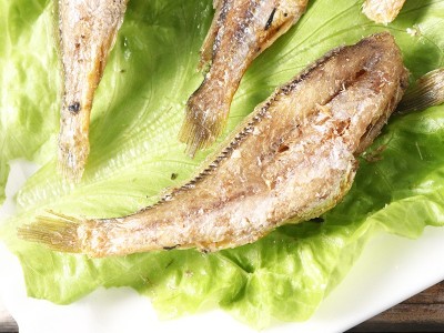 厂家黄鱼酥炭烤香酥小黄鱼干开袋即食零食海鲜干货酥脆小鱼干图4