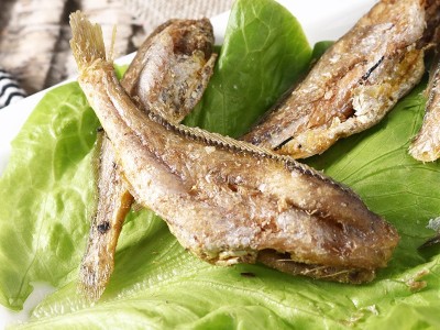 厂家黄鱼酥炭烤香酥小黄鱼干开袋即食零食海鲜干货酥脆小鱼干图5