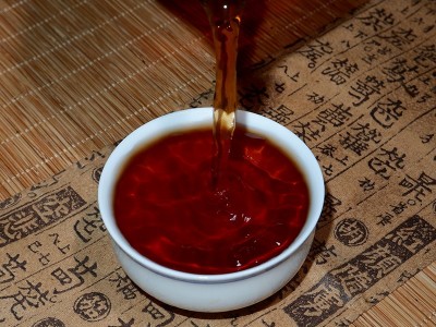 云南勐海洱茶普批发茶树王金针熟茶饼357g厂家直销茶叶可定制贴牌图2