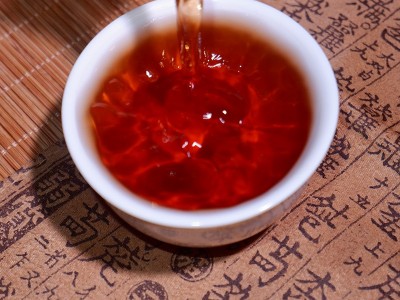 原产地批发茶叶云南勐海普洱茶茶树王冰岛普洱熟茶饼357g厂家直销图3